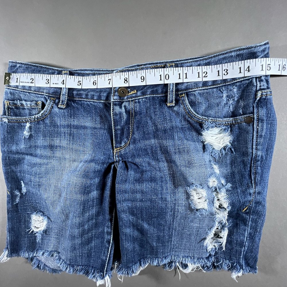 Abercrombie & Fitch Distressed Low Rise Jean Shorts‎ Size 0 - Picture 3 of 10